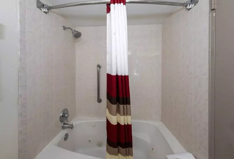 ホテル Red Roof Inn Plus Newark Liberty Airport   Carteret