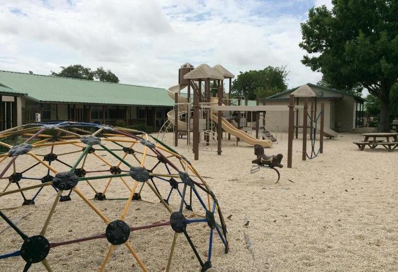 ホテル Travelodge Inn & Suites By Wyndham San Antonio Airport