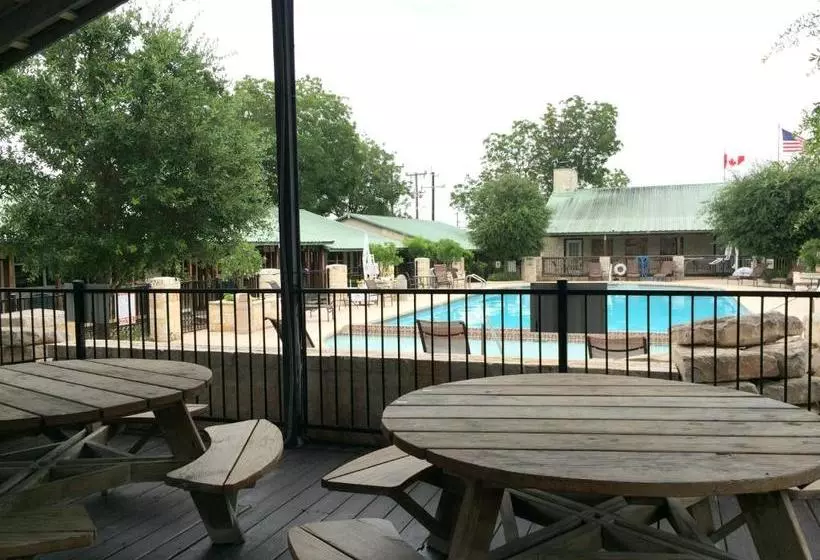 Отель Travelodge Inn & Suites By Wyndham San Antonio Airport