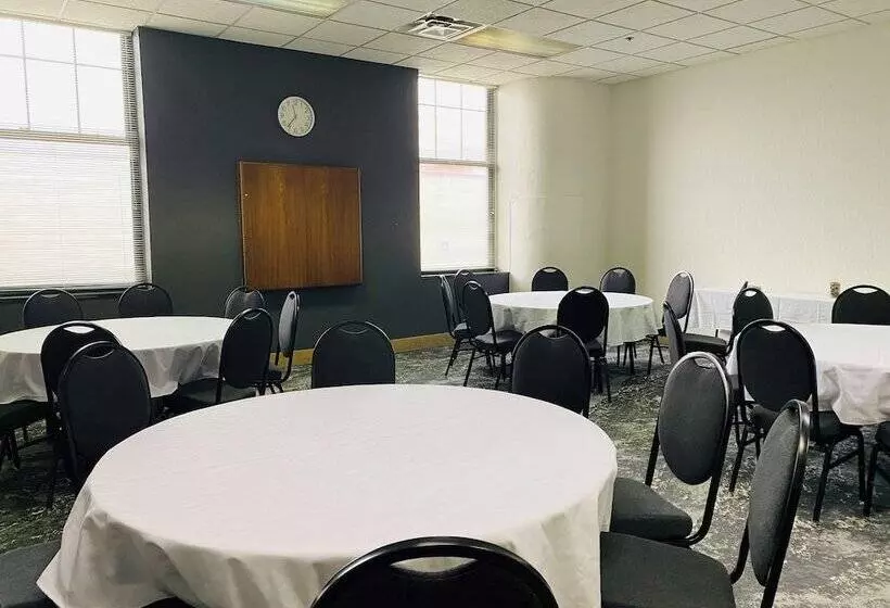 The Suites Hotel At Waterfront Plaza