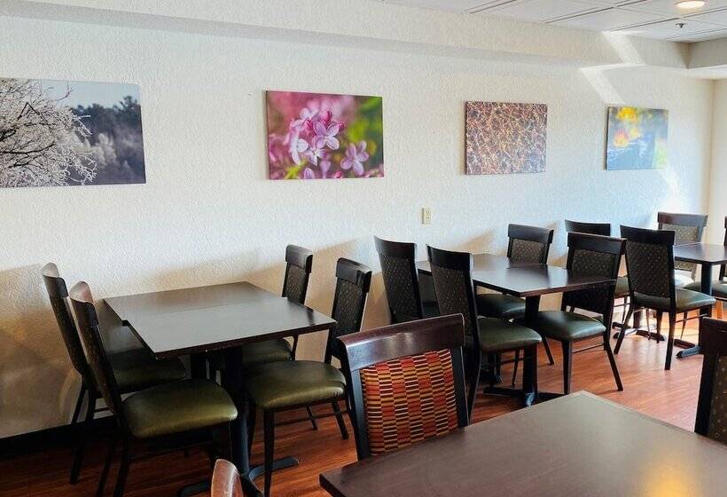 The Suites Hotel At Waterfront Plaza