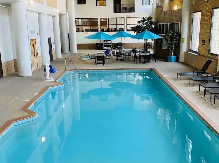 The Suites Hotel At Waterfront Plaza