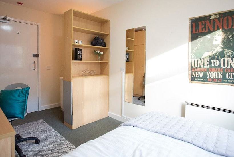 فندق صغير Agnes Jones House  Campus Residence