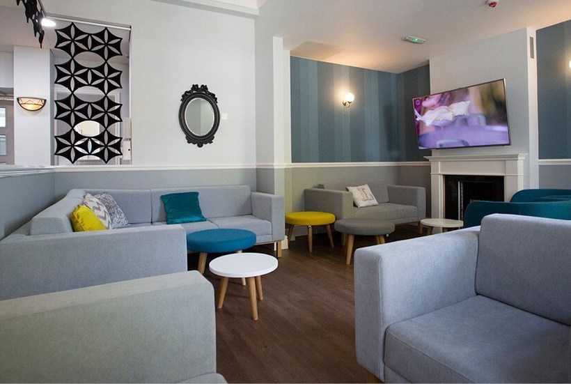 فندق صغير Agnes Jones House  Campus Residence