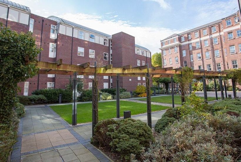 فندق صغير Agnes Jones House  Campus Residence