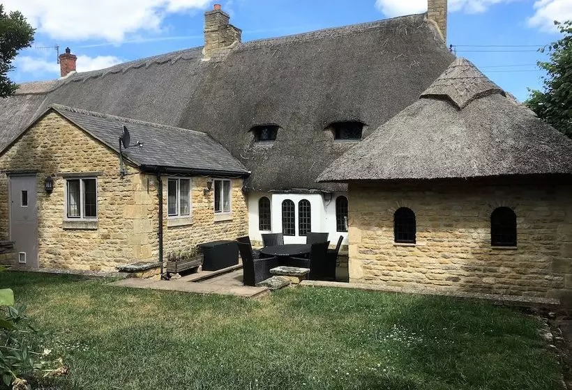 Family Friendly Cosy, Comfortable Historic Cottage