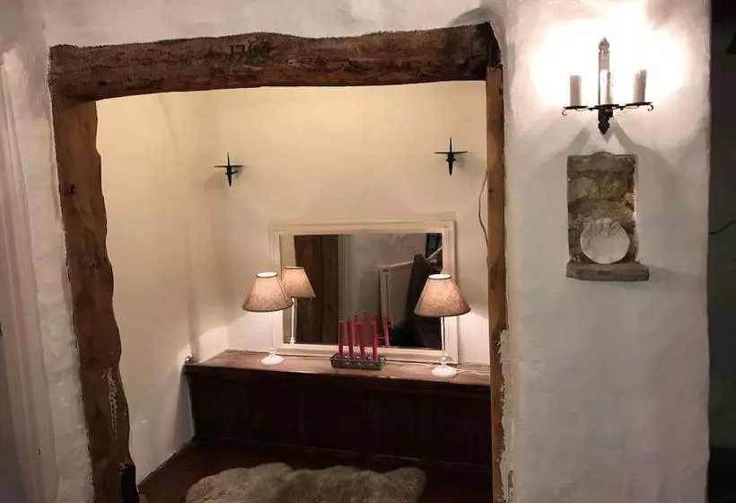 Family Friendly Cosy, Comfortable Historic Cottage