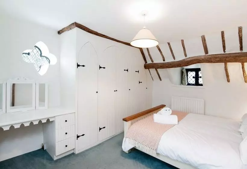 Family Friendly Cosy, Comfortable Historic Cottage