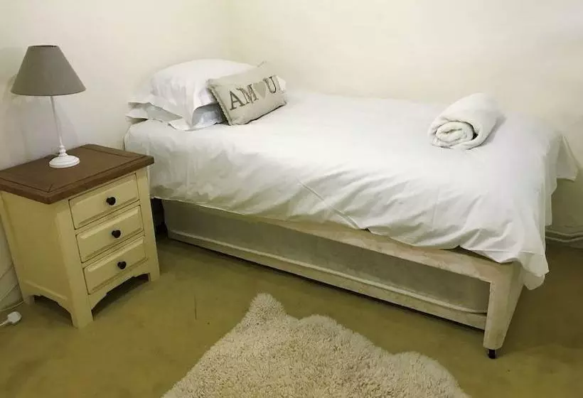 Family Friendly Cosy, Comfortable Historic Cottage