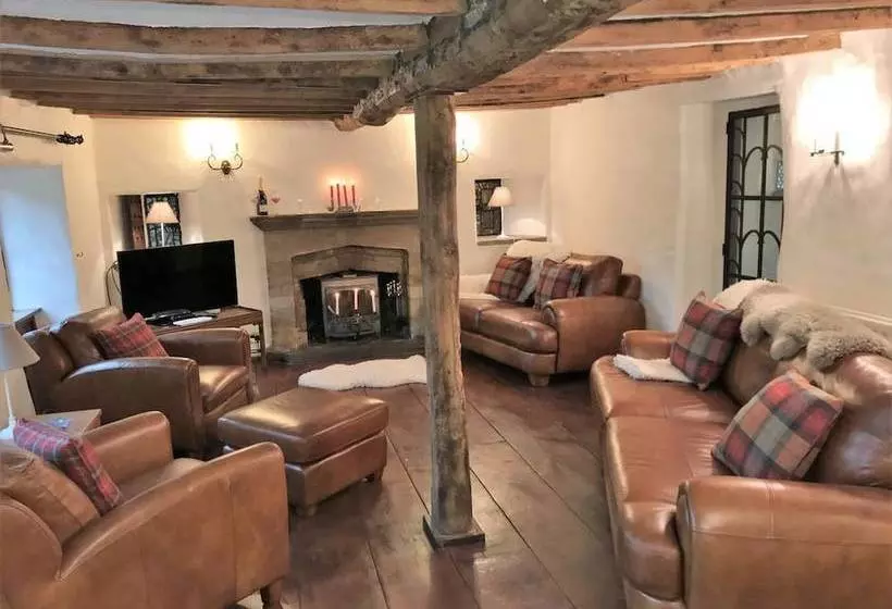 Family Friendly Cosy, Comfortable Historic Cottage