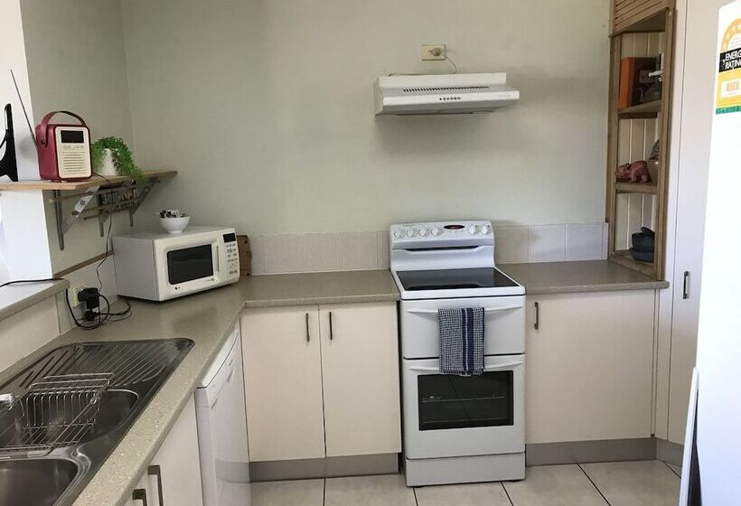 Kings Way Apartments