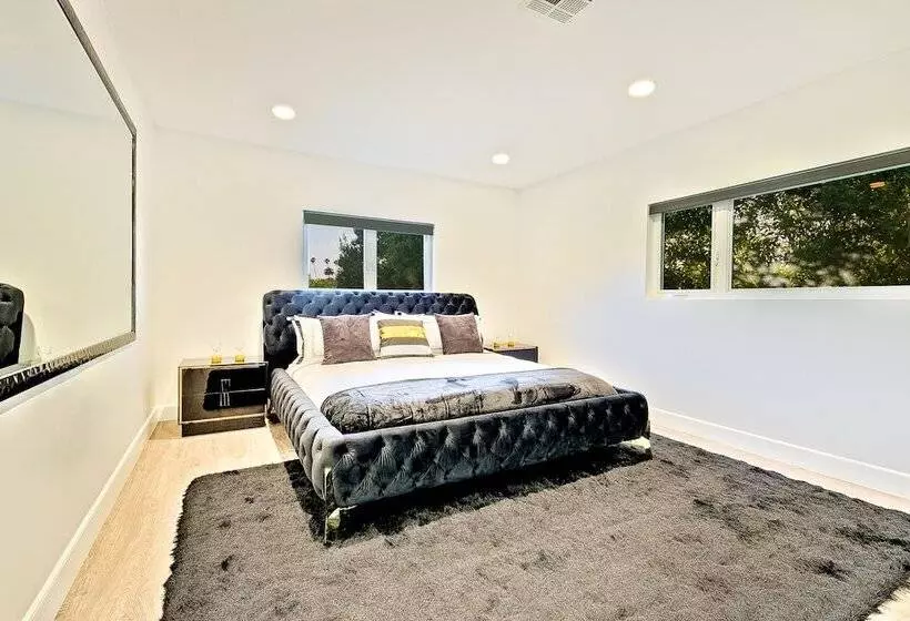 Beverly Hills Luxury Modern Palace