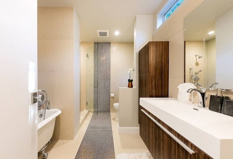 Beverly Hills Luxury Modern Palace