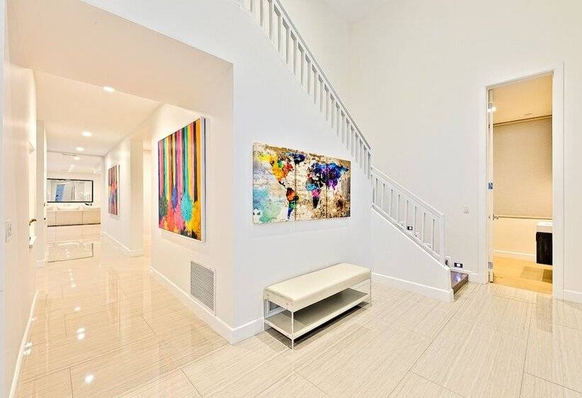 Beverly Hills Luxury Modern Palace