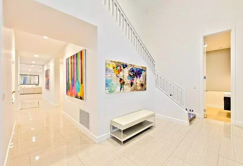 Beverly Hills Luxury Modern Palace