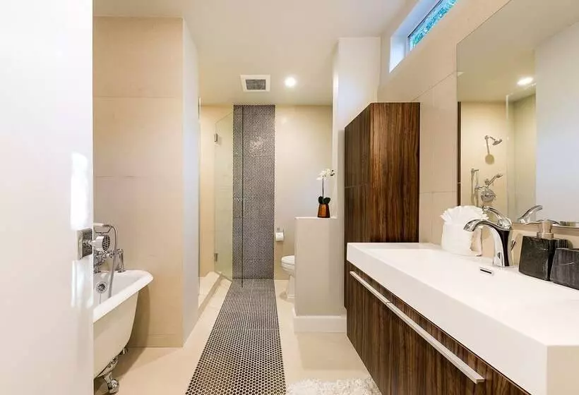 Beverly Hills Luxury Modern Palace