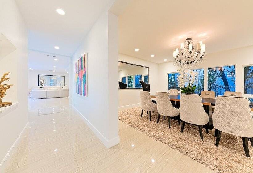 Beverly Hills Luxury Modern Palace