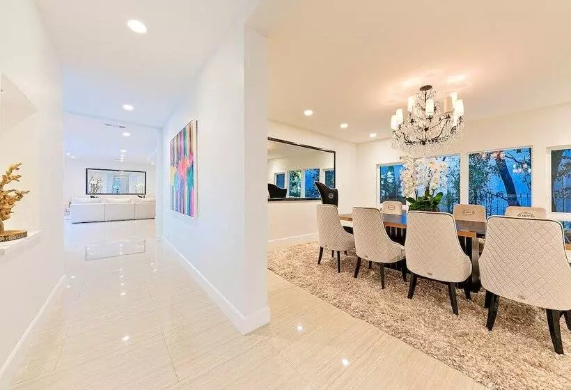 Beverly Hills Luxury Modern Palace