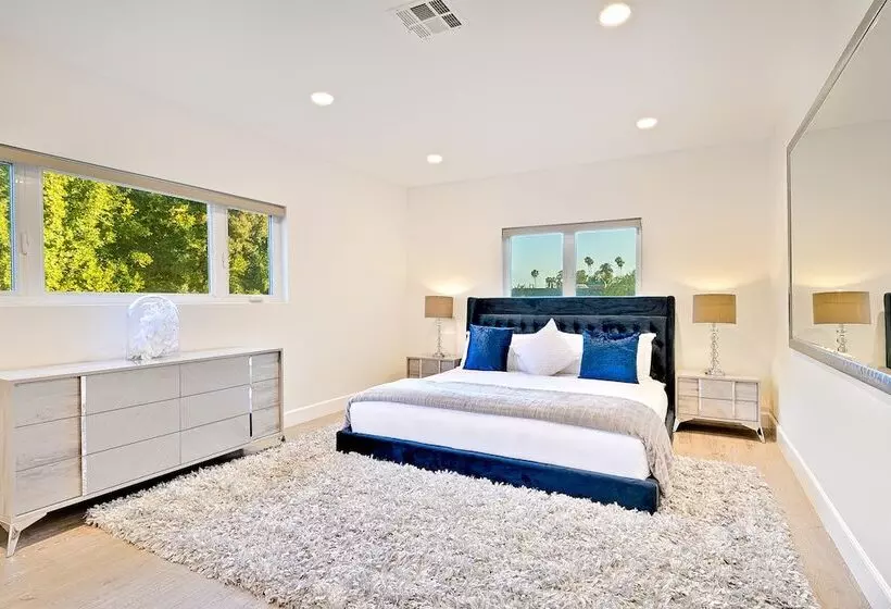 Beverly Hills Luxury Modern Palace