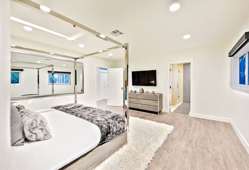 Beverly Hills Luxury Modern Palace