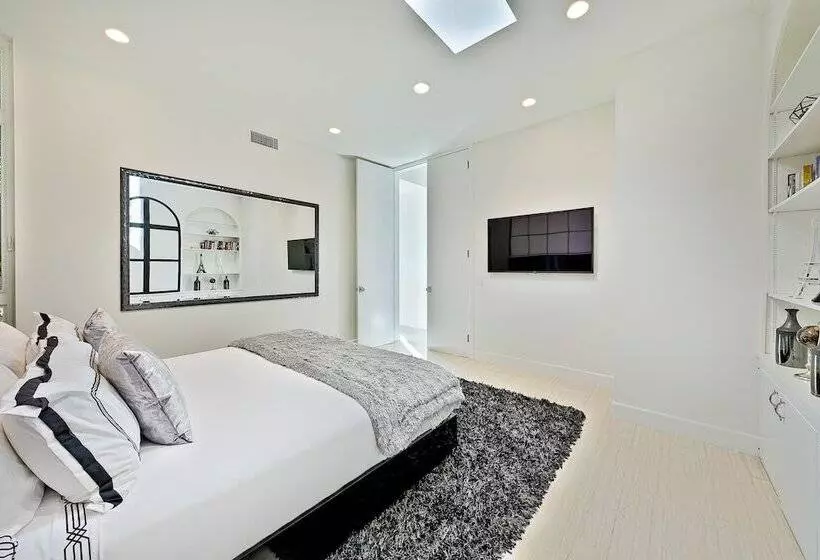 Beverly Hills Luxury Modern Palace