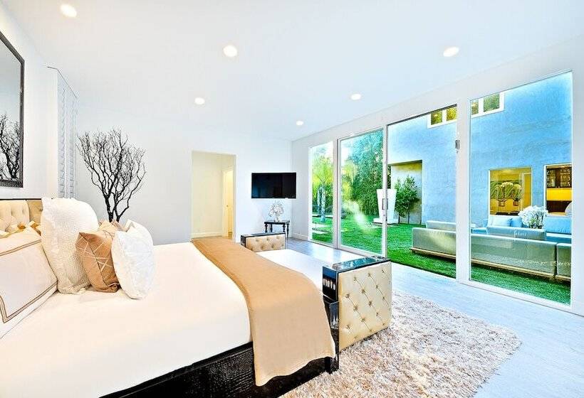 Beverly Hills Luxury Modern Palace
