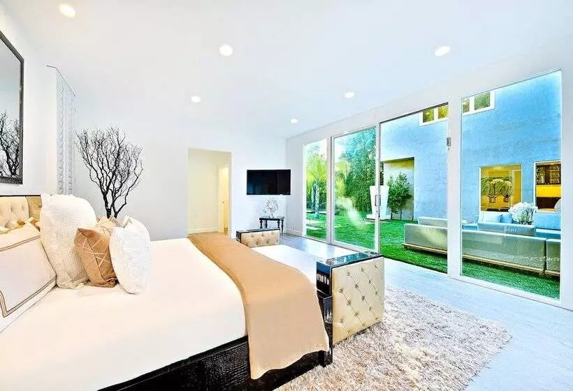 Beverly Hills Luxury Modern Palace