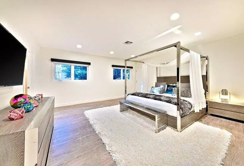 Beverly Hills Luxury Modern Palace