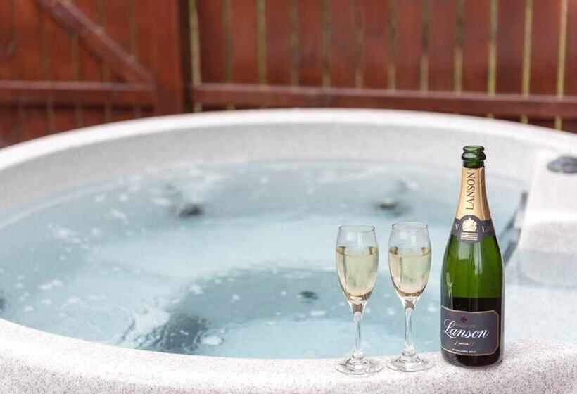 Birch Lodge 13 With Hot Tub