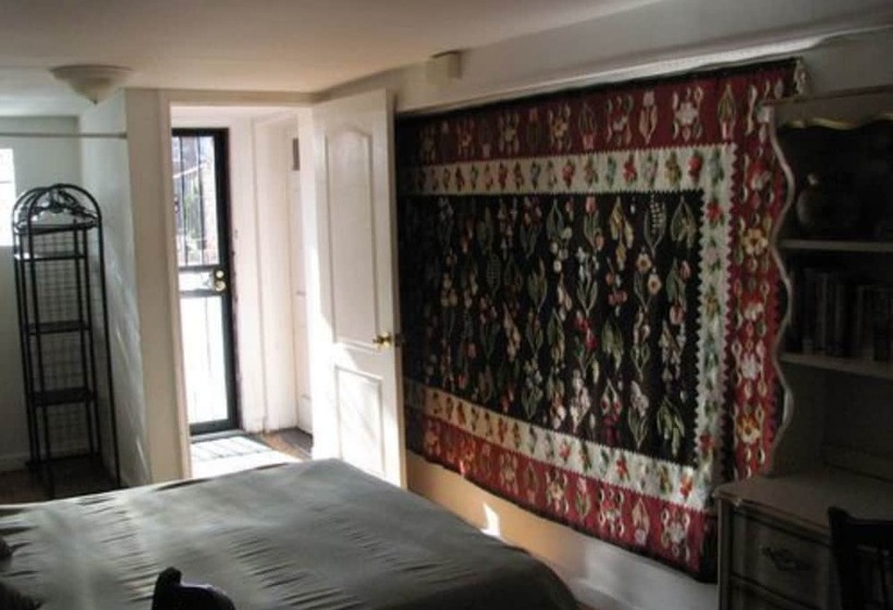 פנסיון Astoria B&b