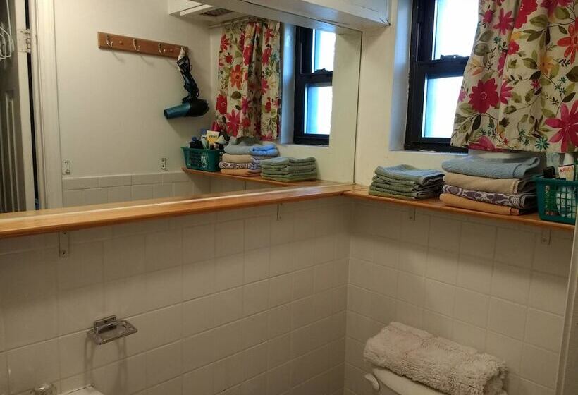 פנסיון Astoria B&b