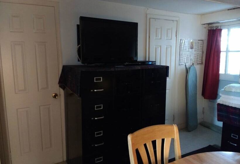 פנסיון Astoria B&b