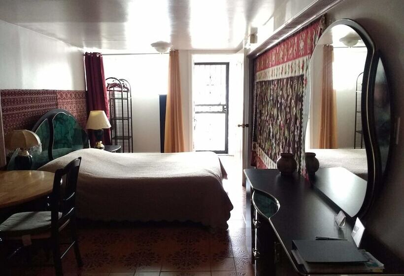 פנסיון Astoria B&b