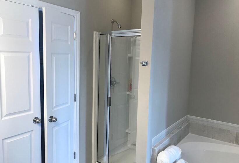 Experience A First Class Stay   2 Bdrm