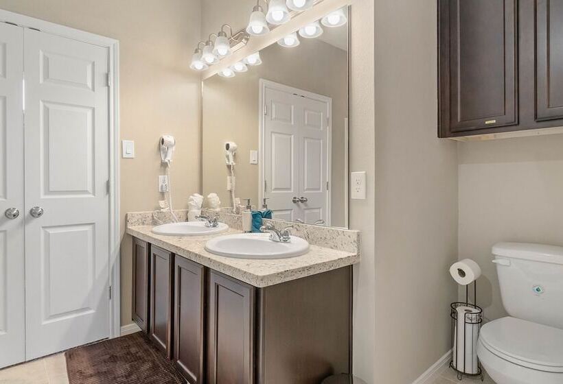 Experience A First Class Stay   2 Bdrm