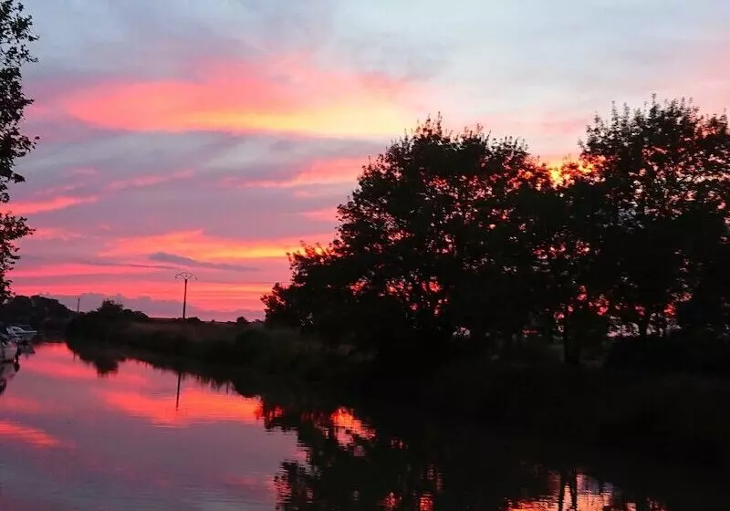 ホテル Barge Beatrice Cruises On The Canal Du Midi