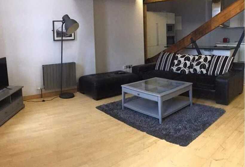 Luxurious City Centre Penthouse