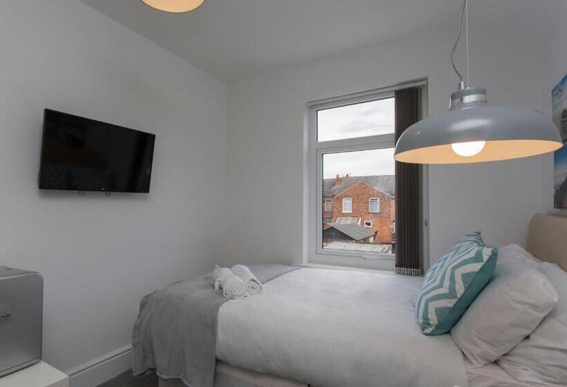 Pensão Townhouse Plus @ Westminster Street Crewe