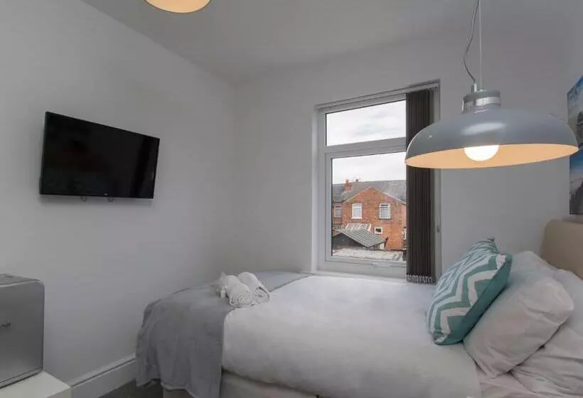 پانسیون Townhouse Plus @ Westminster Street Crewe