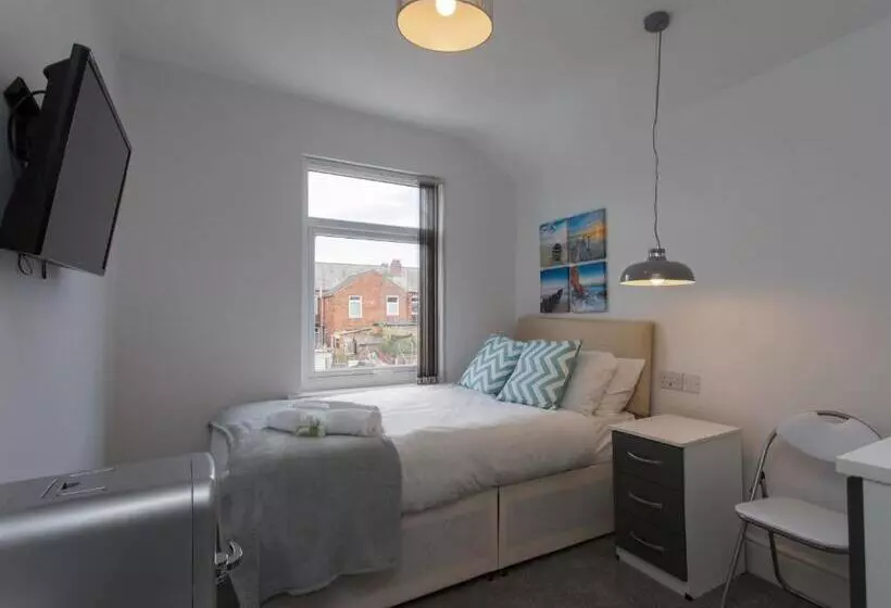 پانسیون Townhouse Plus @ Westminster Street Crewe