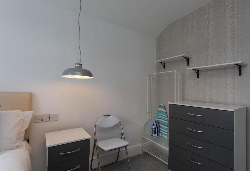 Pensão Townhouse Plus @ Westminster Street Crewe