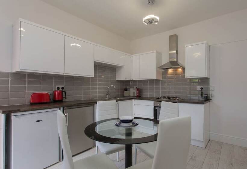 Pensão Townhouse Plus @ Westminster Street Crewe