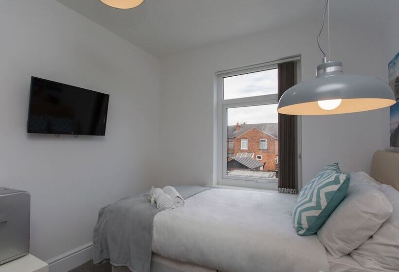 Pensão Townhouse Plus @ Westminster Street Crewe