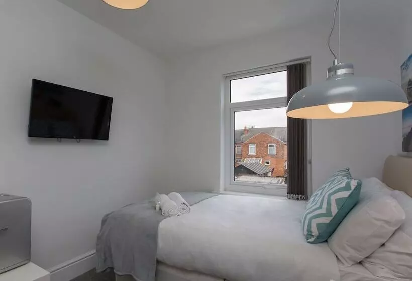 پانسیون Townhouse Plus @ Westminster Street Crewe