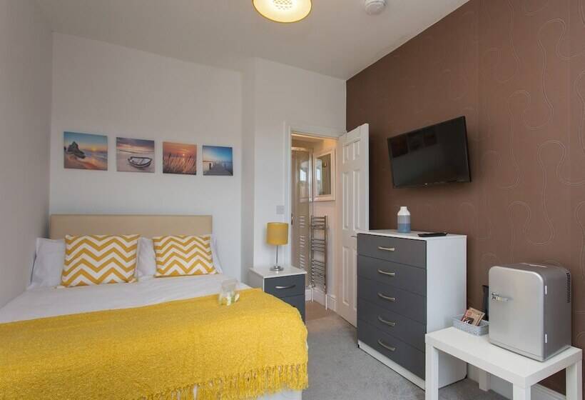 Pensão Townhouse Plus @ Westminster Street Crewe