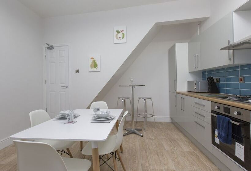 پانسیون Townhouse Plus @ West Street Crewe