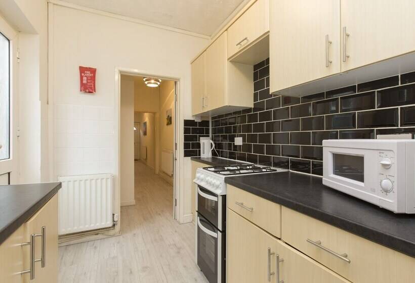 پانسیون Townhouse Plus @ West Street Crewe