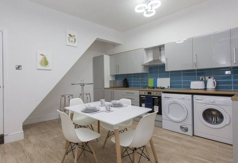 پانسیون Townhouse Plus @ West Street Crewe