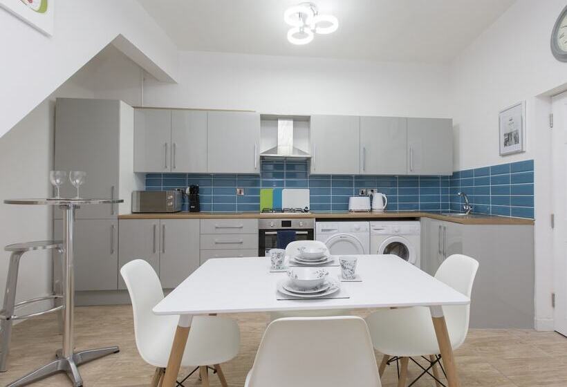 پانسیون Townhouse Plus @ West Street Crewe