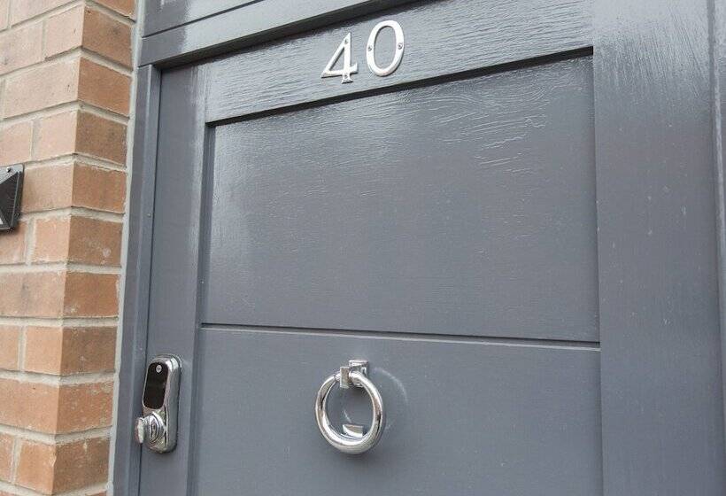 پانسیون Townhouse Plus @ West Street Crewe